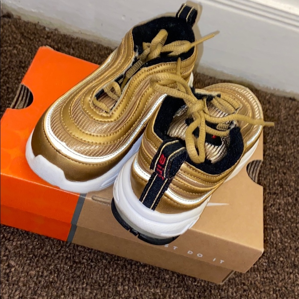 Baby shoes